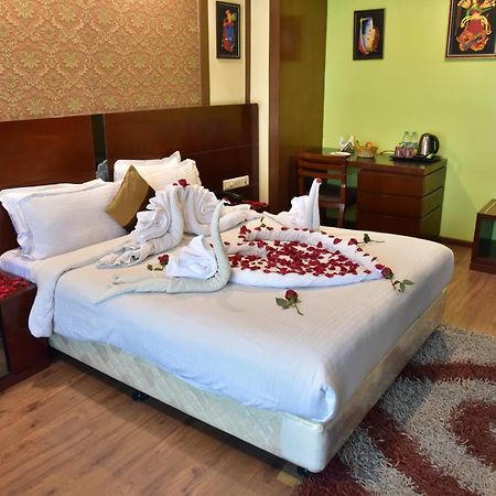 Hotel Ambassador Chocolate Inn Kalyani Ngoại thất bức ảnh