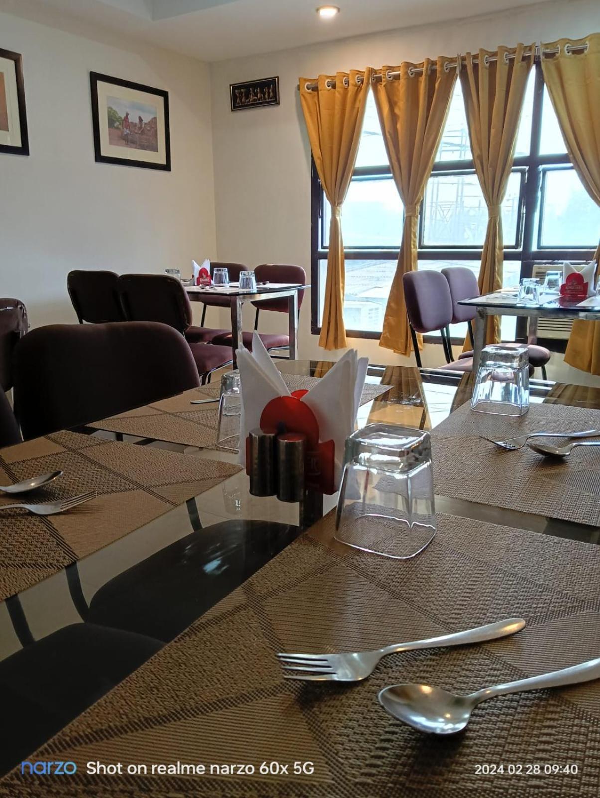 Hotel Ambassador Chocolate Inn Kalyani Ngoại thất bức ảnh